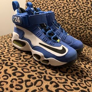 Ken Griffey Nike Air Max *very lightly worn size 7Y